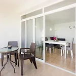 Spacious And Central, 6 Min Walk To البوفيرا