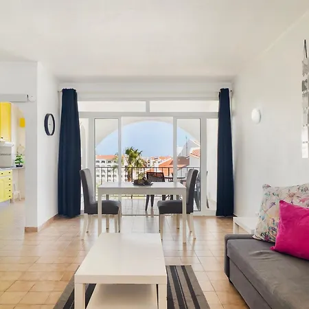 Spacious And Central, 6 Min Walk To *