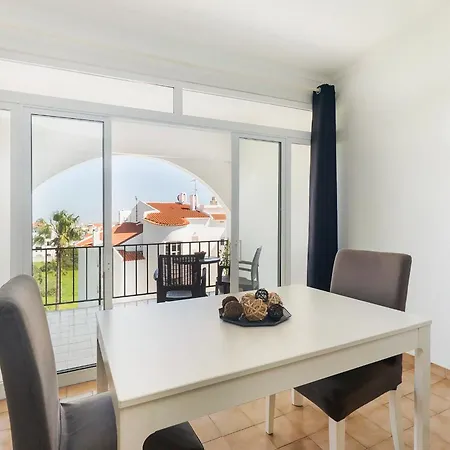 Apartment Spacious And Central, 6 Min Walk To *