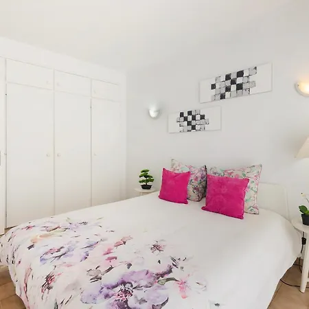 Spacious And Central, 6 Min Walk To Апартаменты Албуфейра