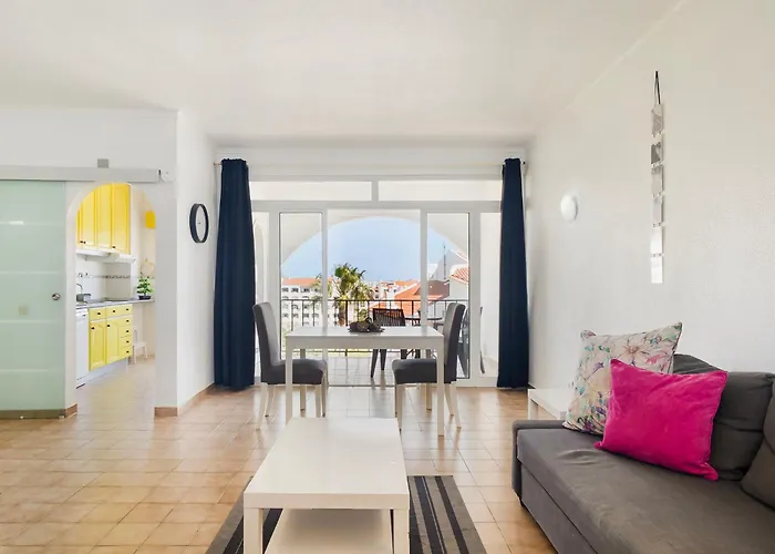 Spacious And Central, 6 Min Walk To *