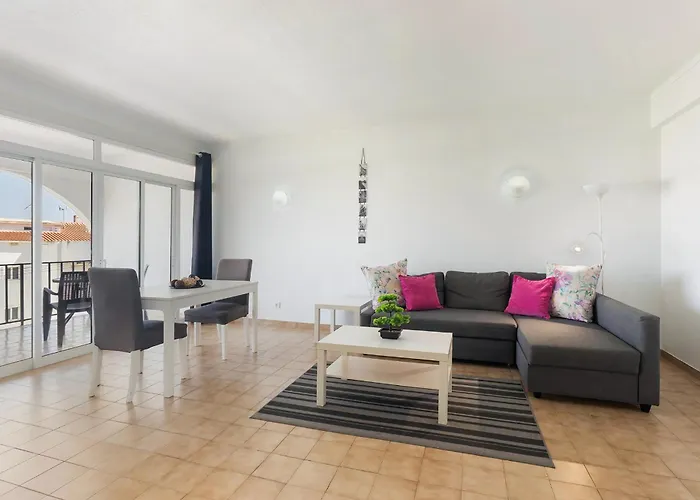 Spacious And Central, 6 Min Walk To Apartment Albufeira
