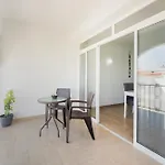 Spacious And Central, 6 Min Walk To Lejlighed