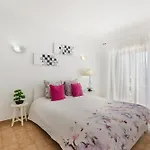 Spacious And Central, 6 Min Walk To Lejlighed *