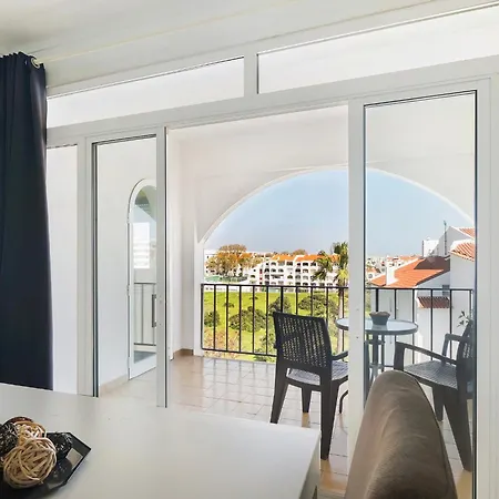 Lejlighed Spacious And Central, 6 Min Walk To
